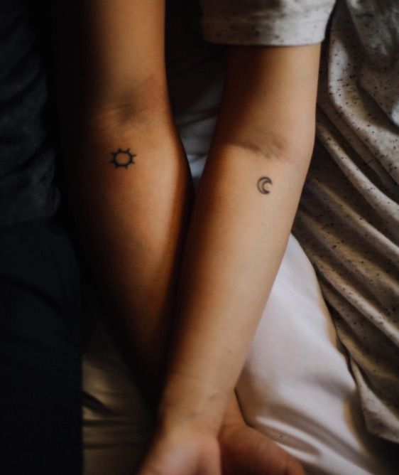 tatuajes simples de sol y luna