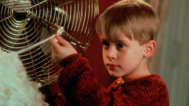 Маколей Калкин 1990. Один дома / Home Alone (1990). Маколей Калкин (Кевин Маккаллистер). Маколей Калкин один дома.