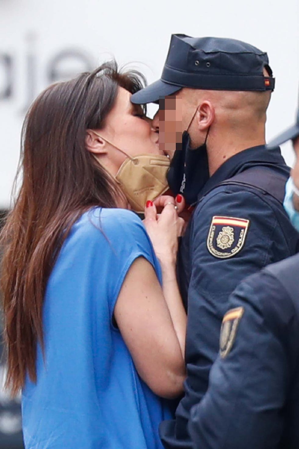 Sonia Ferrer y su apasionado beso con su nuevo amor