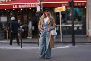 persoon op straat gefotografeerd tijdens paris fashion week womenswear springsummer 2024 dag drie