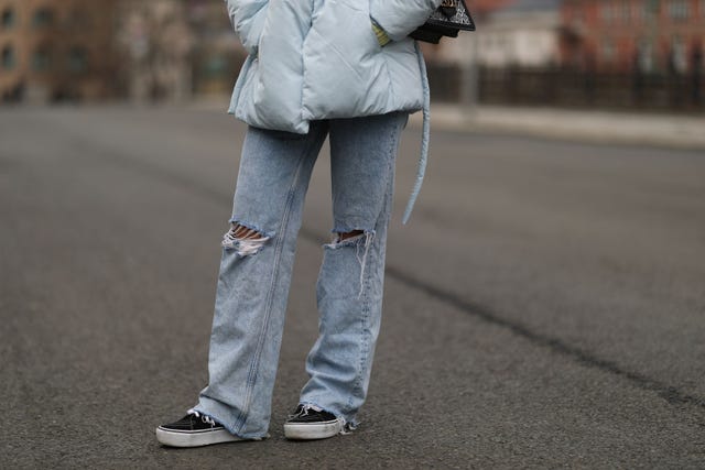 Грязные джинсы с чем носить фото Jeans saldi Inverno 2021: i migliori scontati da Bershka