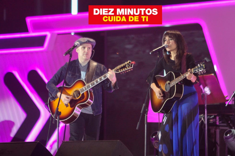 el grupo amaral eva amaral y juan aguirre durante la 21 ediciÃ³n de los premios cadena dial 2017 en tenerife16032017