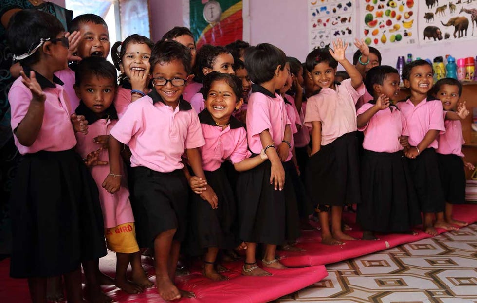 Niños escolarizados gracias a la ONG 'Sonrisas de Bombay'
