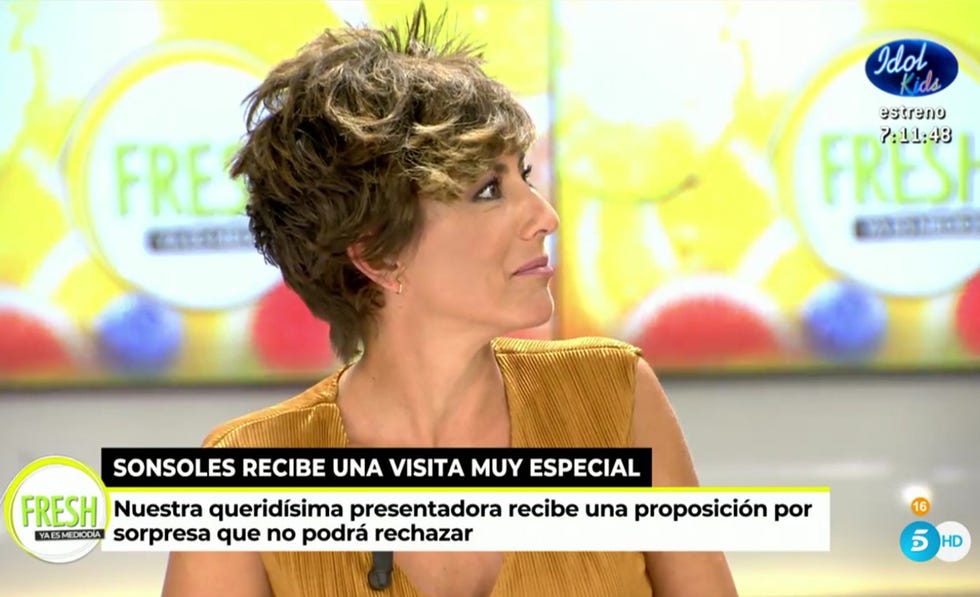 sonsoles Ónega recibe una sorpresa en el plató de 'ya es mediodía'
