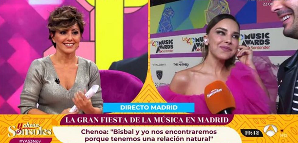 la presentadora entrevista a la cantante en antena 3