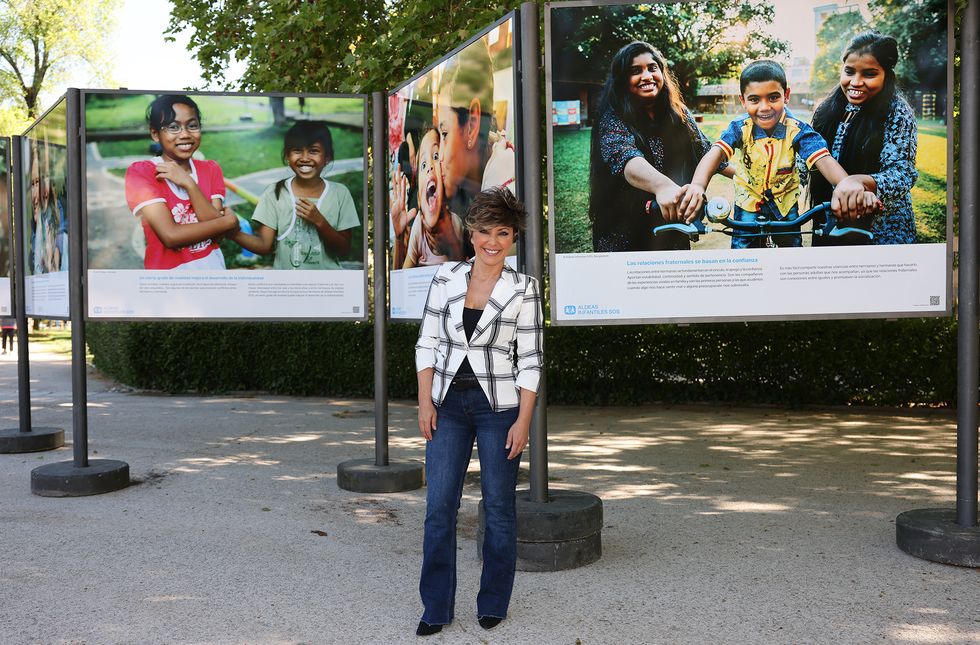 sonsoles onega y su hermana cristina amadrinan la presentacion de una exposicion fotografica en el parque de el retiro junto a la ong aldeas infantiles