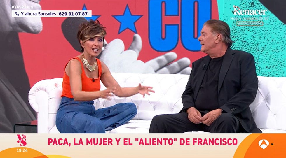 sonsoles onega sentada en un sofa junto a francisco en el plato de y ahora sonsoles
