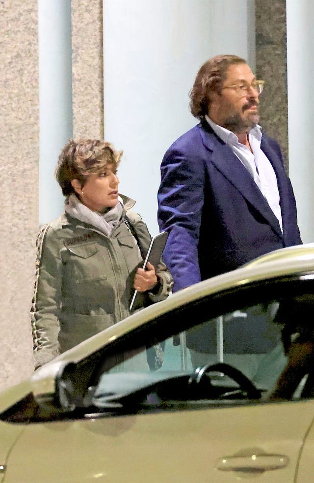 la presentadora de 'y ahora sonsoles' con el financiero en el aeropuerto de vigo