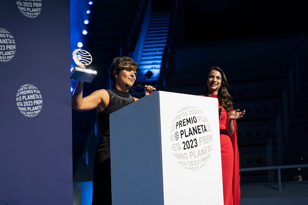 la periodista sonsoles onega recogio el 72 premio planeta