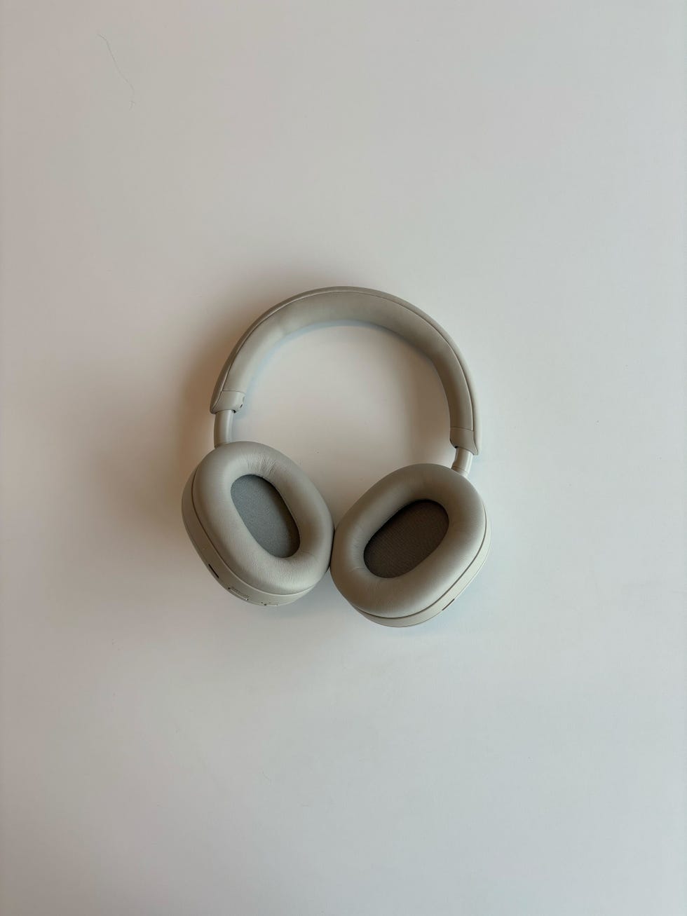 isabella cavallo's new sony xm5 headphones