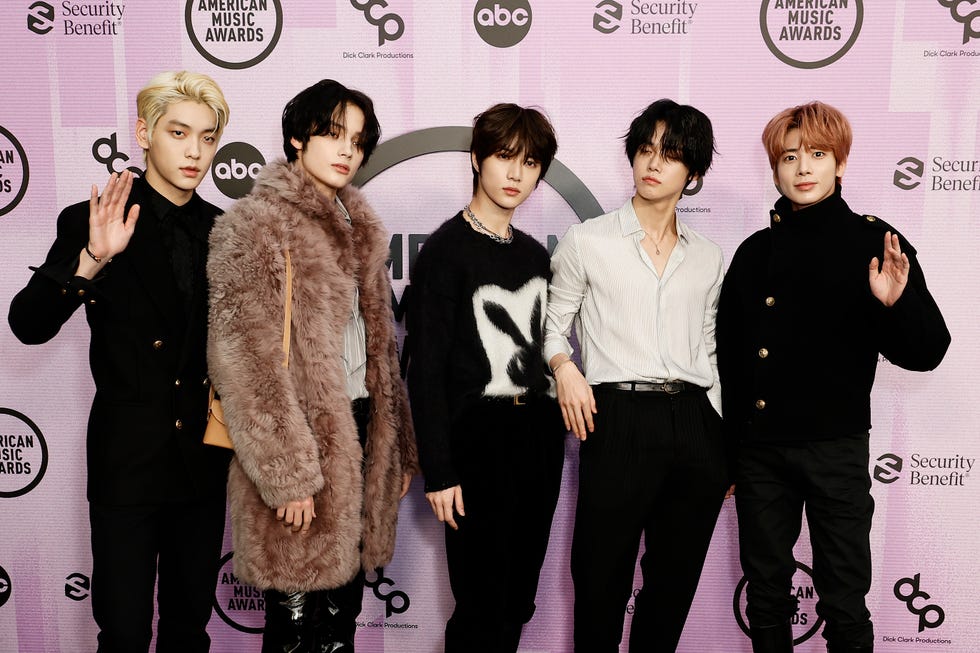 2022 american music awards arrivals
