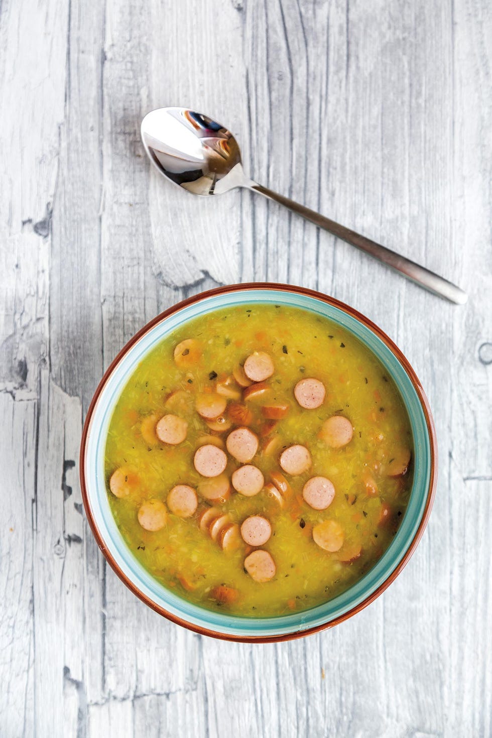 sopa de patata y salchicha al estilo alemán