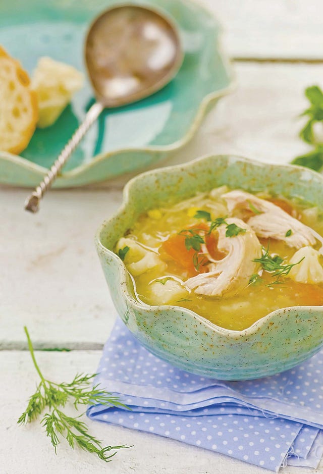 sopa de pollo con verduras con pollo