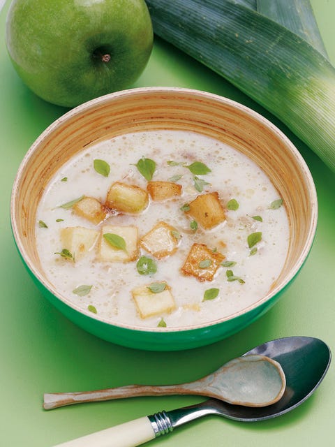 Sopa de verduras y albahaca con manzana sopa de verduras y albahaca con manzana