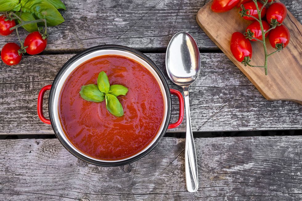 sopa fría de tomate y albahaca