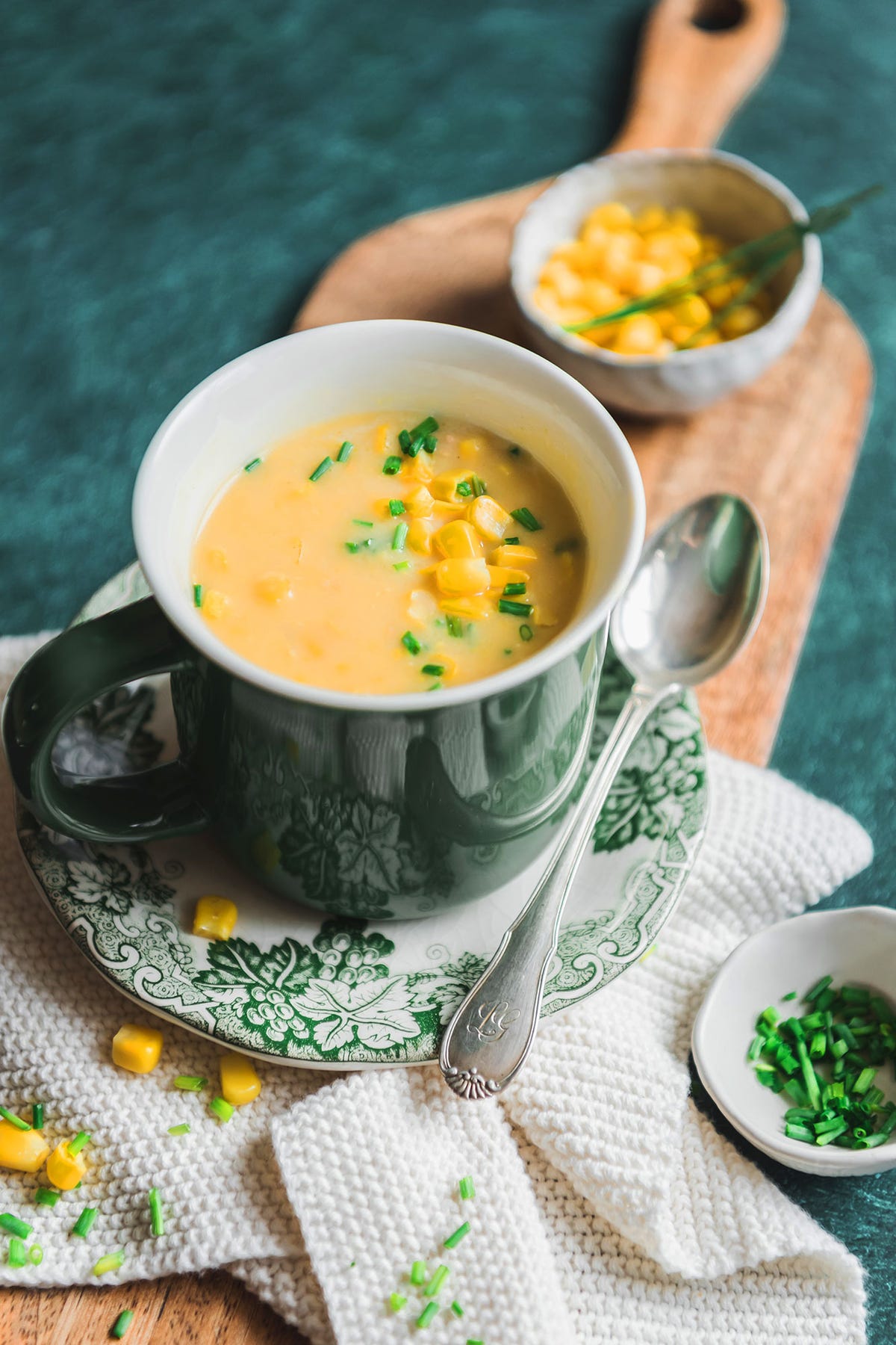 Receta: Sopa de maíz y patatas con cebollino