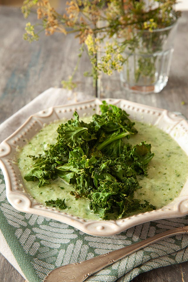 receta sopa con chips de kale