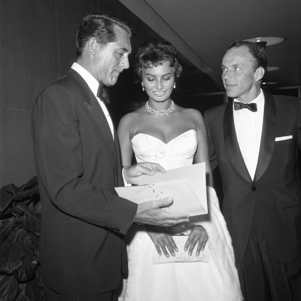 cary grant, sophia loren e frank sinatra nel 1957﻿