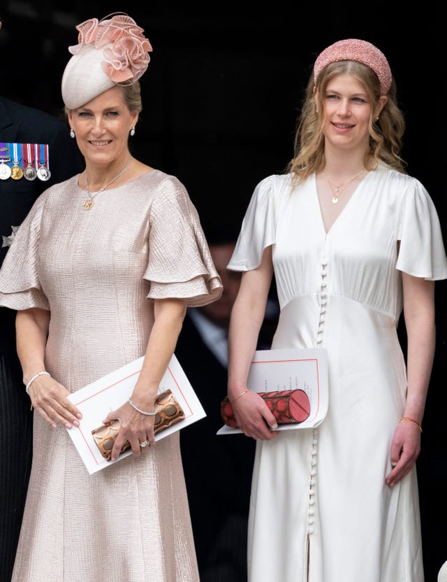 Where Does Lady Louise Go to School? Queen Elizabeth's Granddaughter to ...