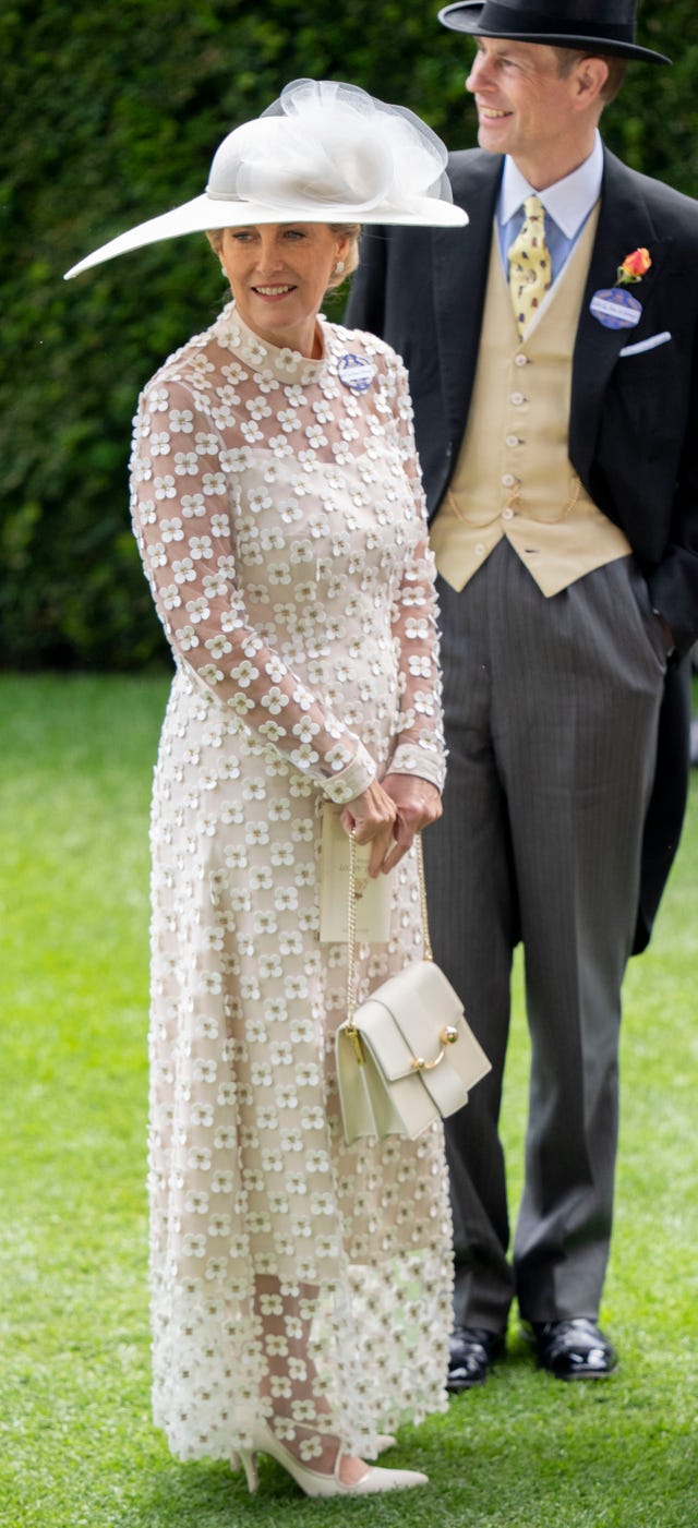 Duchess of Edinburgh is the epitome of classic glamour at Ascot