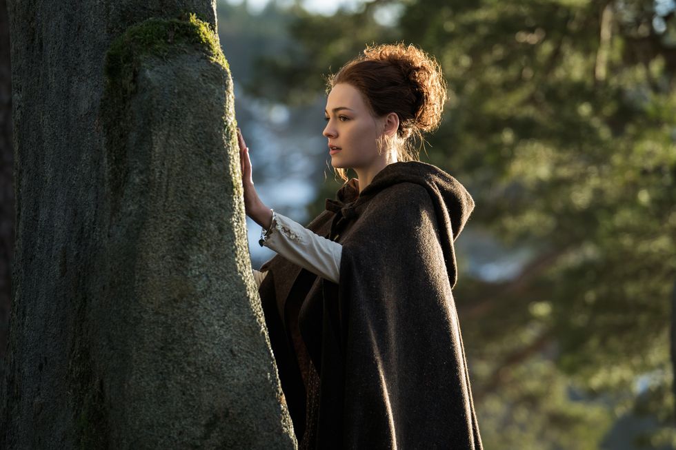 brianna traveling back through the stones in season four﻿