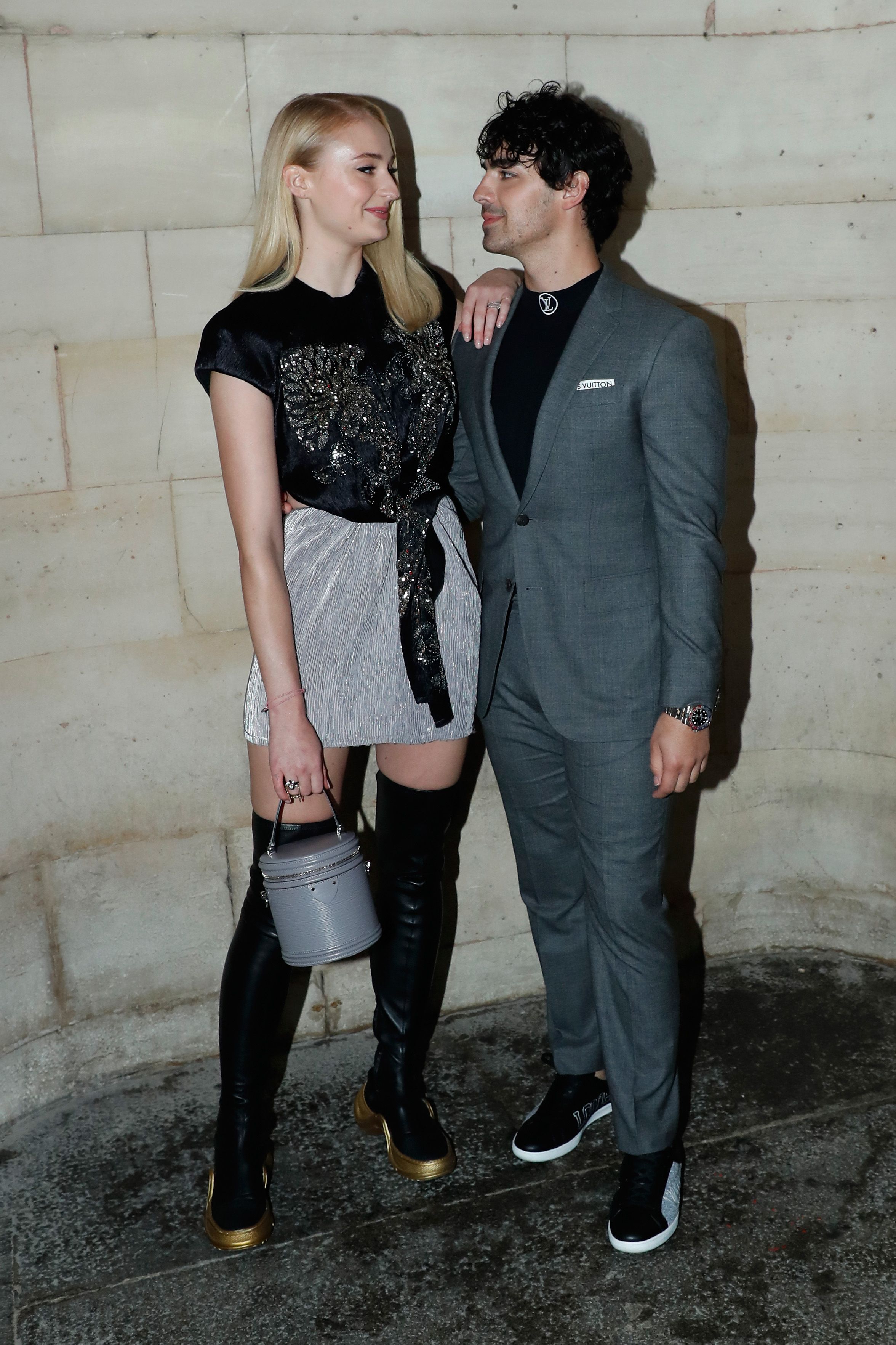 Sophie Turner Closet on Instagram: “Sophie in New York with Joe: Wearing @ louisvuitton Nice Jewellery Case Monogram Canv…