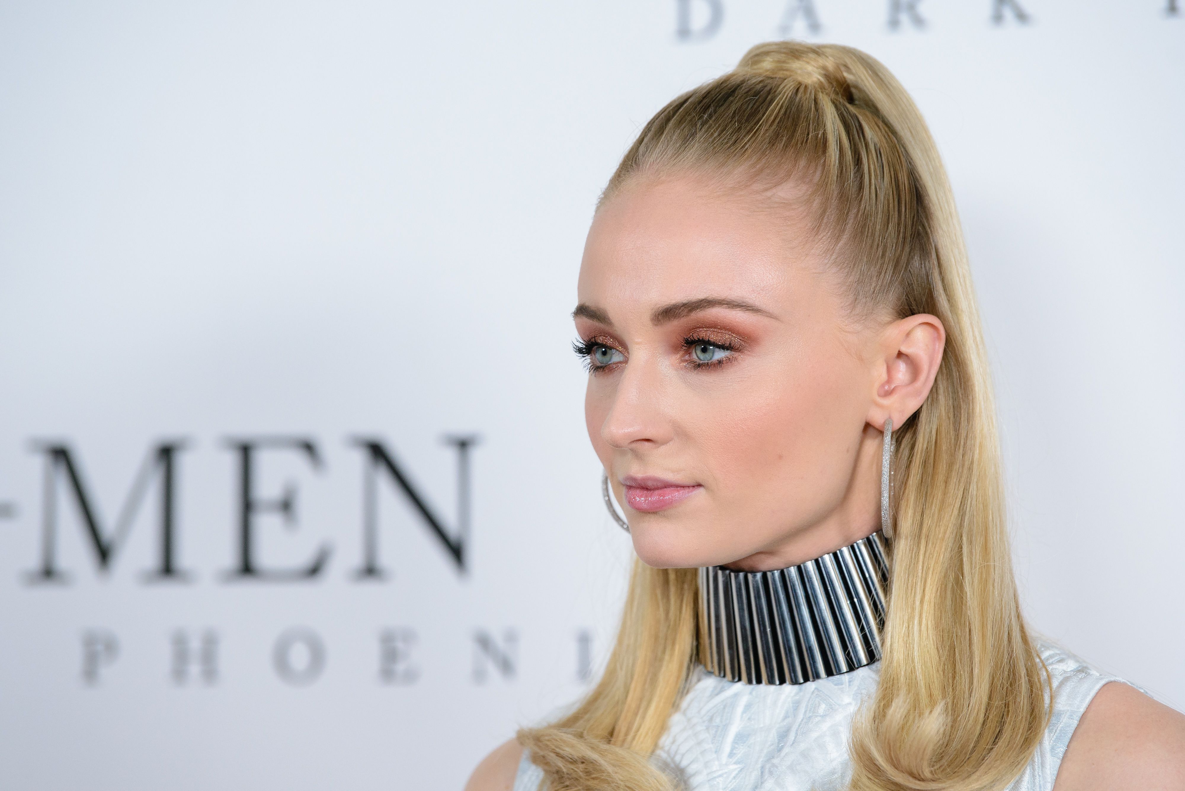 Sophie Turner Keeps Things SImple When It Comes to Hair - Loren's