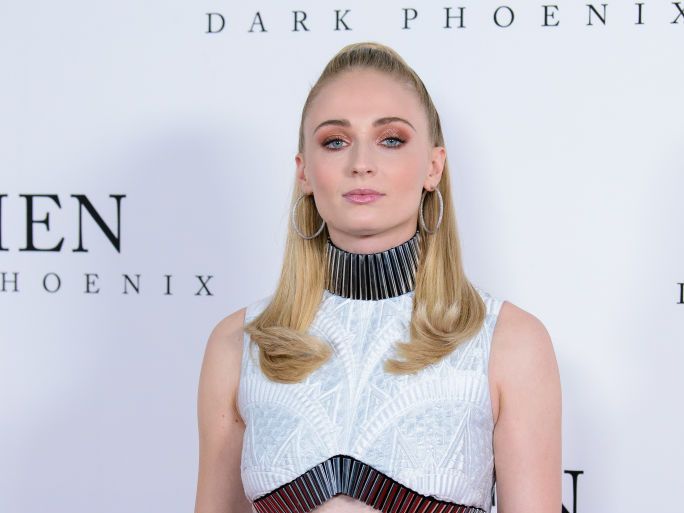 Sophie Turner steps out with gorgeous blunt bangs — see her look!