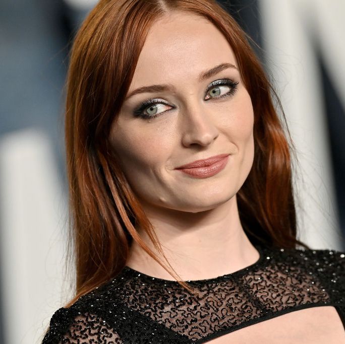 Prefer Sophie with red or blonde hair? Post below. And why. : r/sophieturner