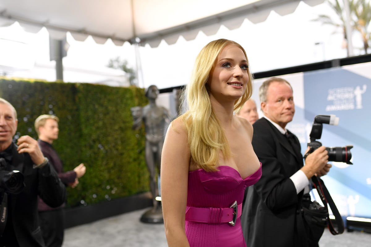 Sophie Turner leads official Game of Thrones reunion at 2020 SAG