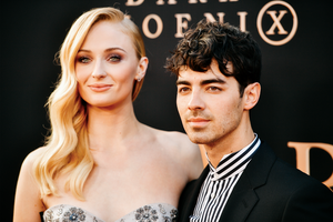 el bebé de sophie turner y joe jonas ya ha nacido y es una niña