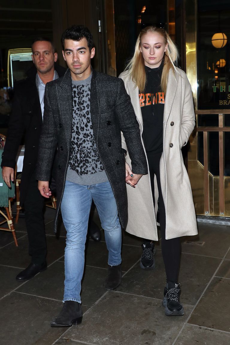 Sophie Turner en Joe Jonas lopen samen in Londen