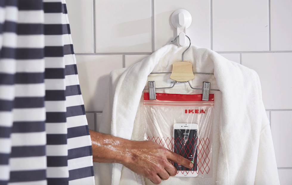 Funda para guardar el móvil en el baño