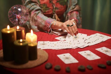 sorceress spreading tarot cards