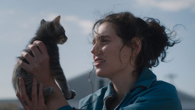 Eva Victor występuje w filmie Sorry, Baby Evy Victor, oficjalnej selekcji festiwalu filmowego Sundance 2025. Dzięki uprzejmości Sundance Institute | Zdjęcie: Mia Cioffy Henry.