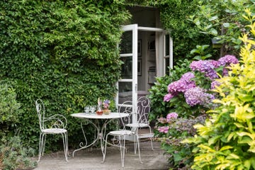 cómo insonorizar el jardín o la parcela de tu casa para escuchar sólo los pajaritos