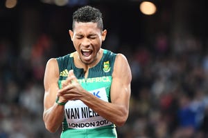 wayde van niekerk en una competición en el año 2017