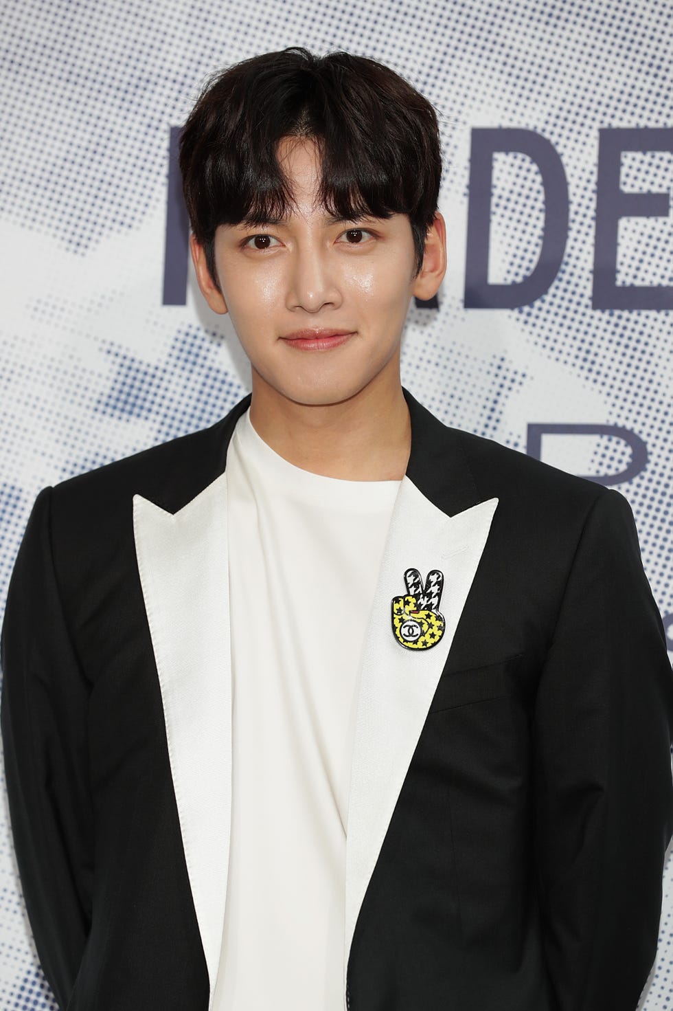 ヒーラー』の貴公子！ 韓国俳優、チ・チャンウクのキラキラ美貌 