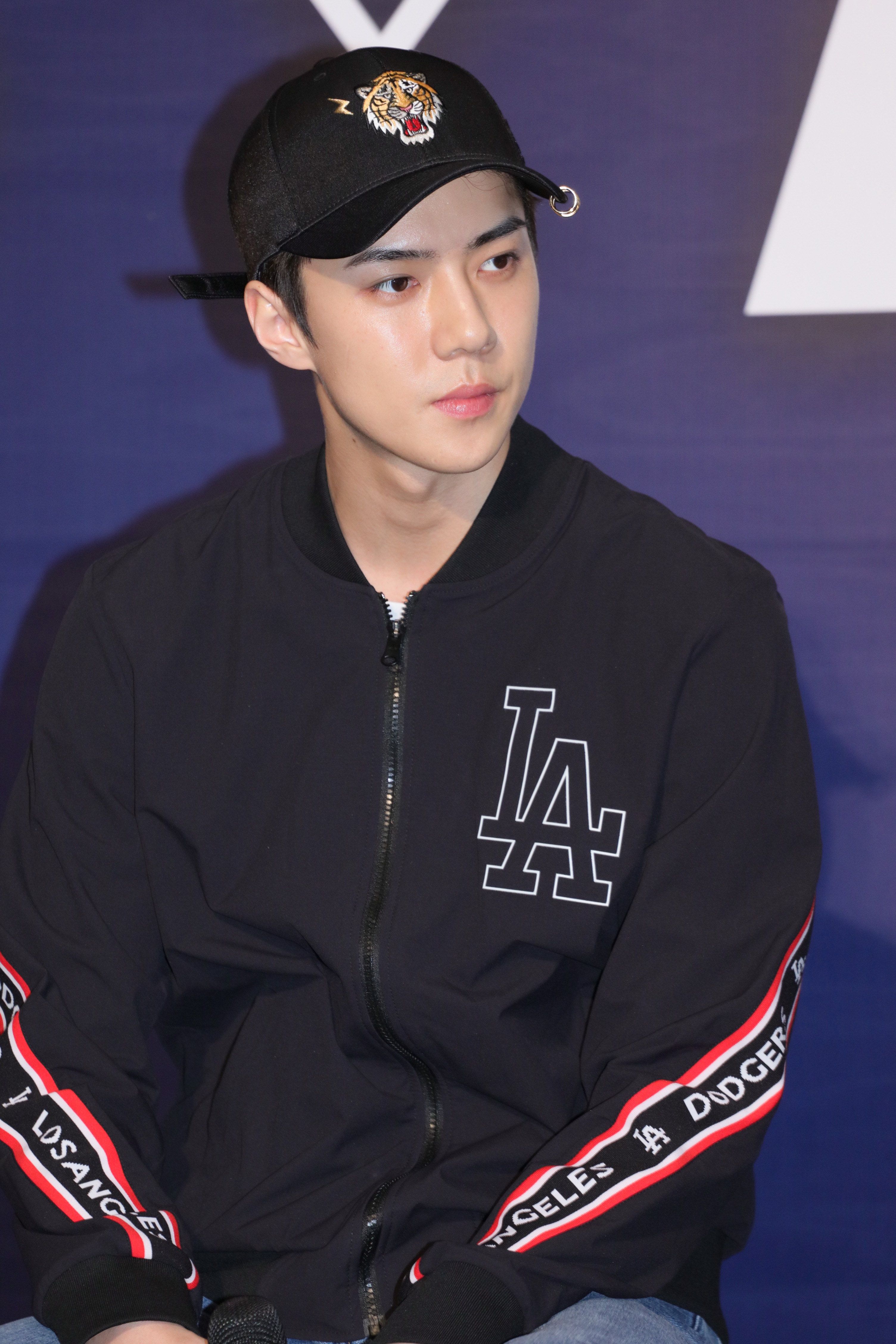 【即日発送】EXO エクソ パーカー SEHUN 公式 即日発送】EXO エクソ パーカー SEHUN 公式