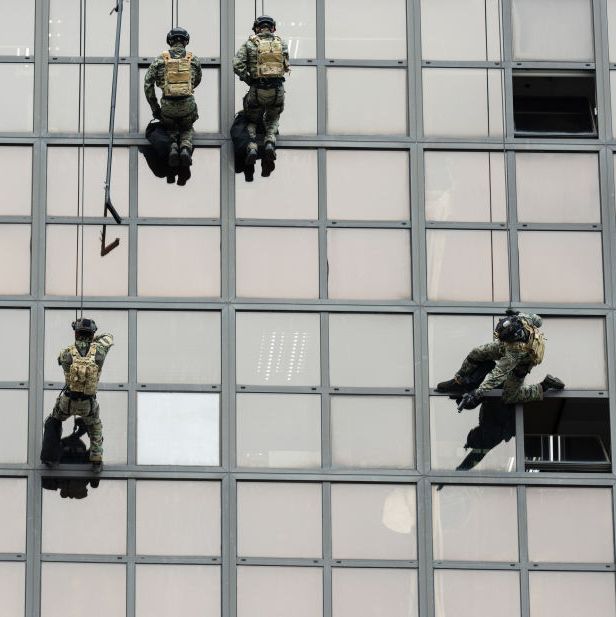 south korean soldiers participate in an anti terror drill on
