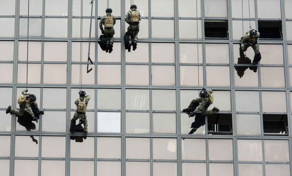 south korean soldiers participate in an anti terror drill on
