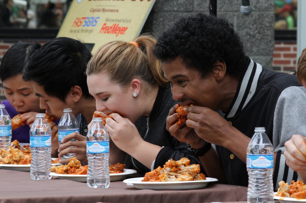 Eating, Junk food, Food, Meal, Fast food, Lunch, Sharing, Dish, Child, Cuisine, 