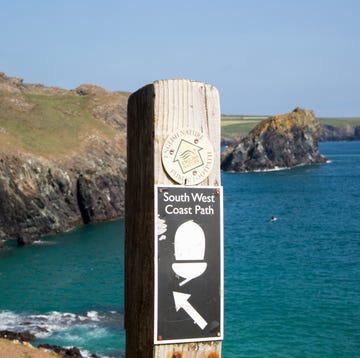 South West coast path waymark sign near, Kynance Cove, Lizard peninsula, Cornwall, England, UK South West coast path waymark sign near, Kynance Cove, Lizard peninsula, Cornwall, England, UK