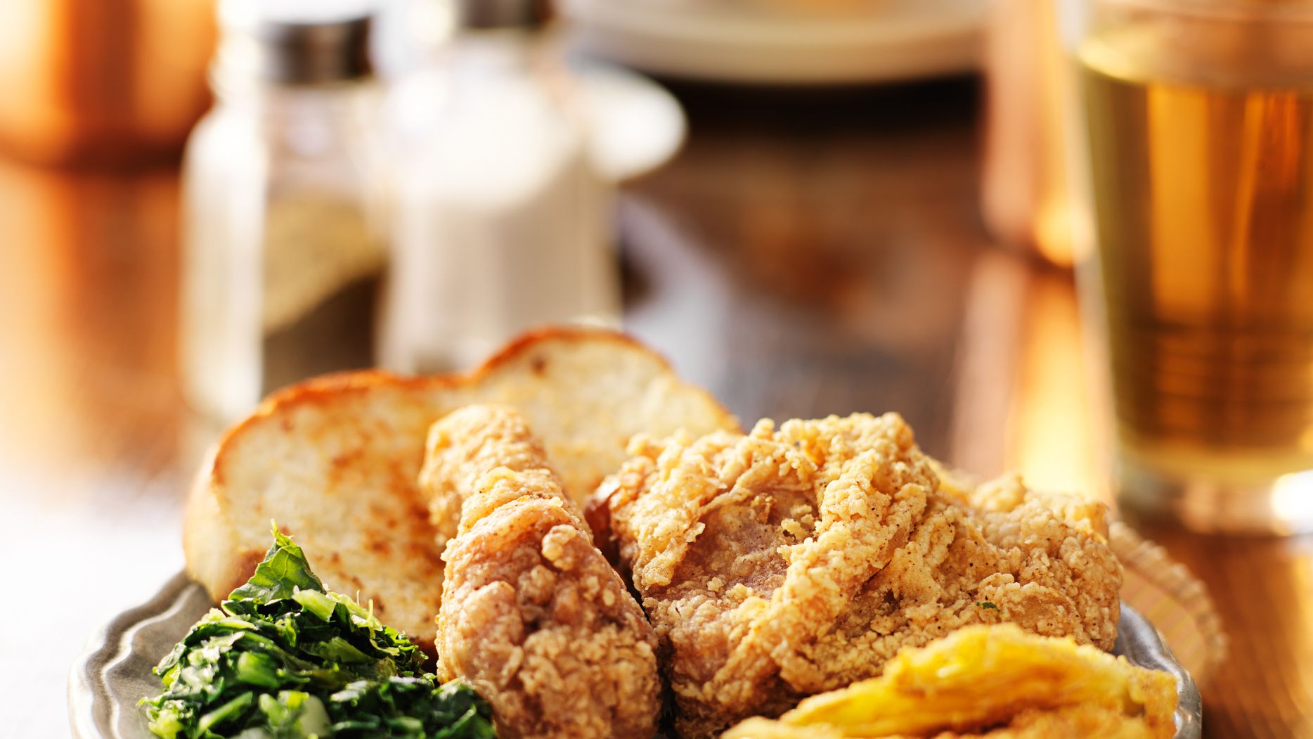 https://hips.hearstapps.com/hmg-prod/images/southern-soul-food-with-fried-chicken-and-collard-royalty-free-image-498272540-1550241756.jpg?crop=1xw:0.65491xh;center,top