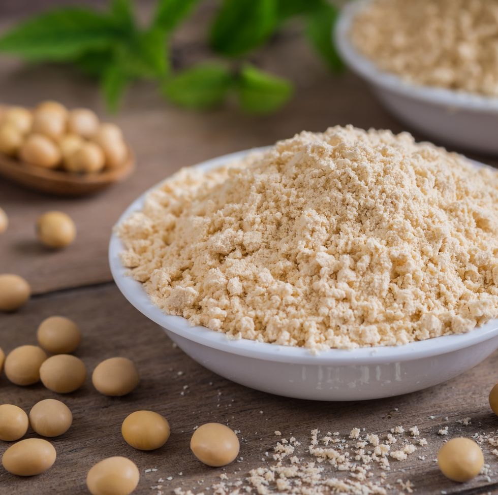 soy flour in bowl and soybean