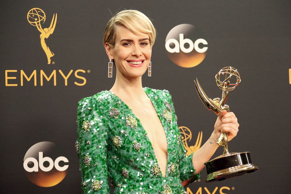 Sarah Paulson with her Emmy for American Crime Story 