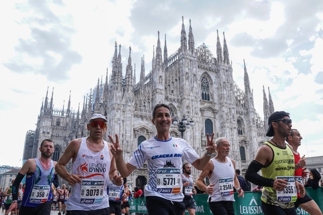 foto spada/lapresse 02 aprile 2023 milano , italia sport , milano running festival marathon , enel milano marathon nella foto: la gara april 02 2023 milan , italy sport, milano running festival , enel milano marathon in the pic: the race 