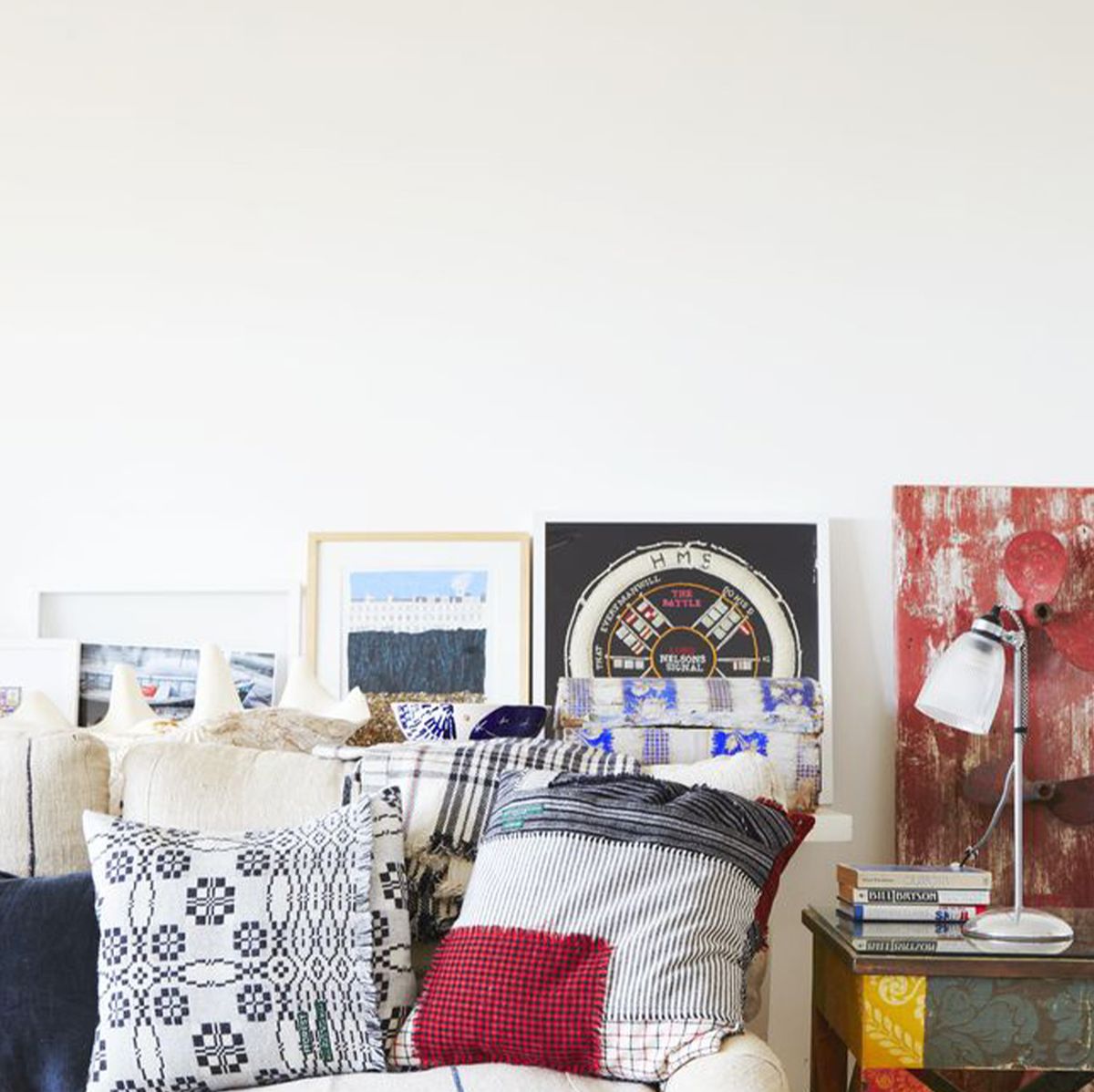 How to Decorate the Space Above Your Sofa
