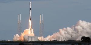 SpaceX launches Starlink satellites