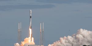 spacex launches starlink satellites